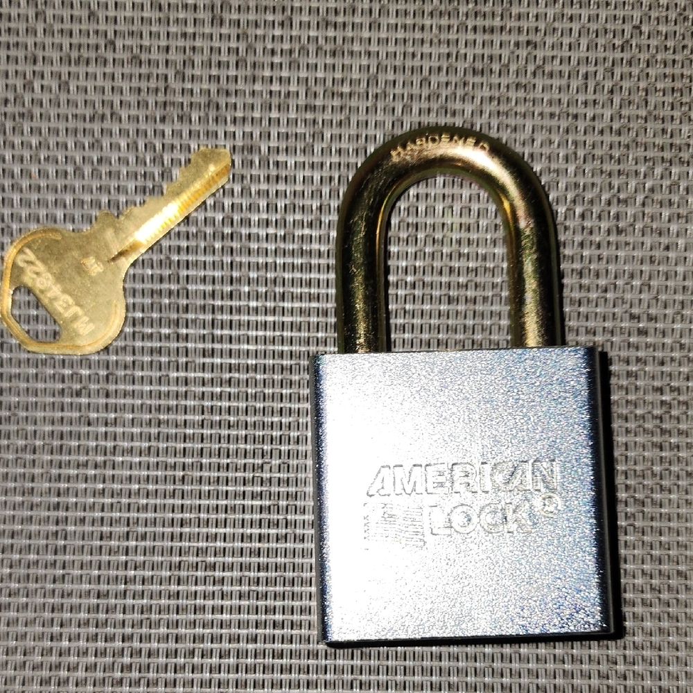 ‎New American Government Lock/Key Padlock Set